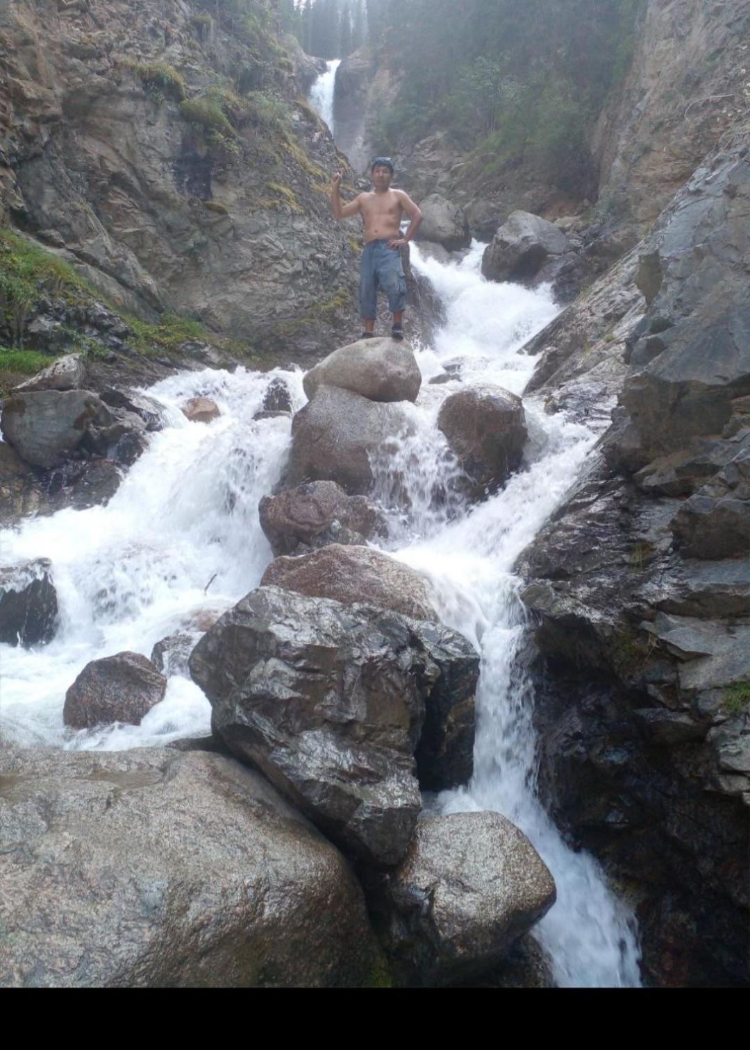 Waterfall In The Yard คาราโคล ภายนอก รูปภาพ